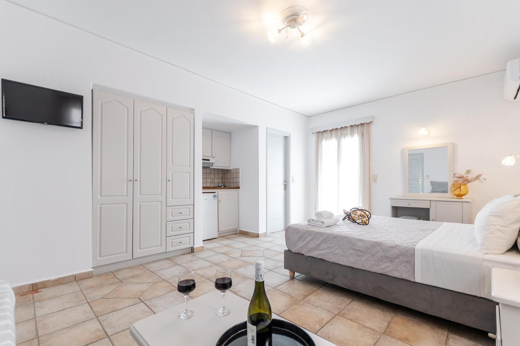Golden Bay Aparthotel Agios Prokopios  Buitenkant foto